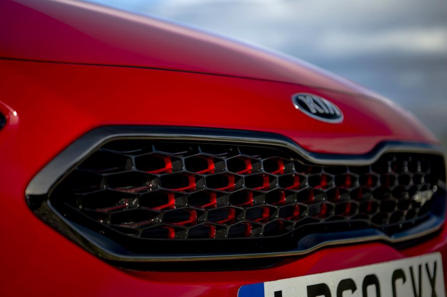 Детали экстерьера Kia Ceed GT 2019 года  (UK) (фото 29 из 43)